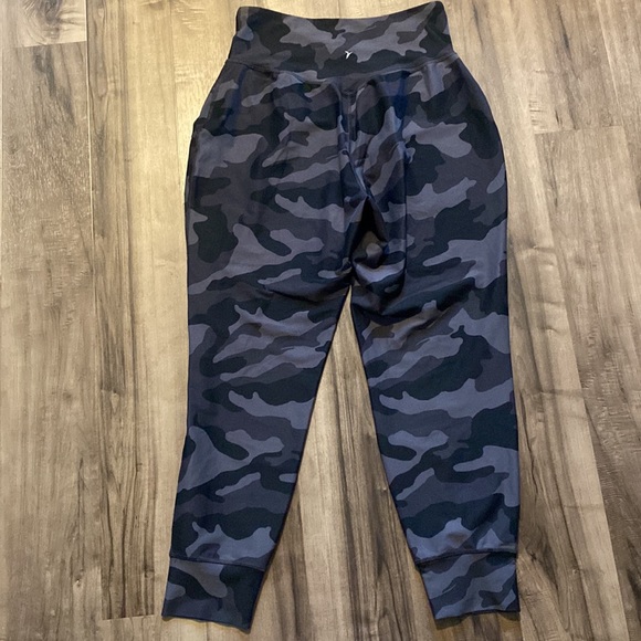 Old Navy Active 7/8 Length Joggers - Picture 2 of 5